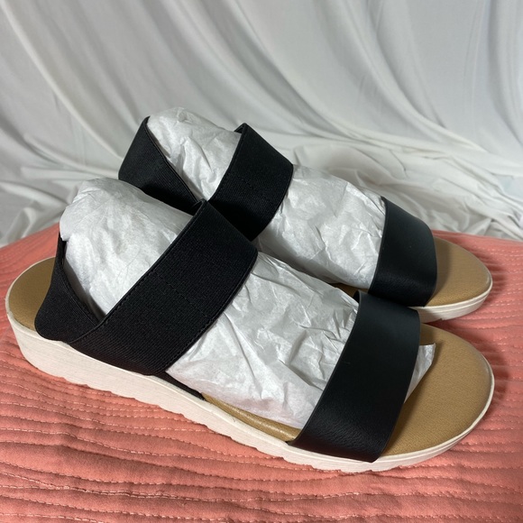 Kenzie Woman’s Platform Sandal, black, size 7.5 - Picture 8 of 9